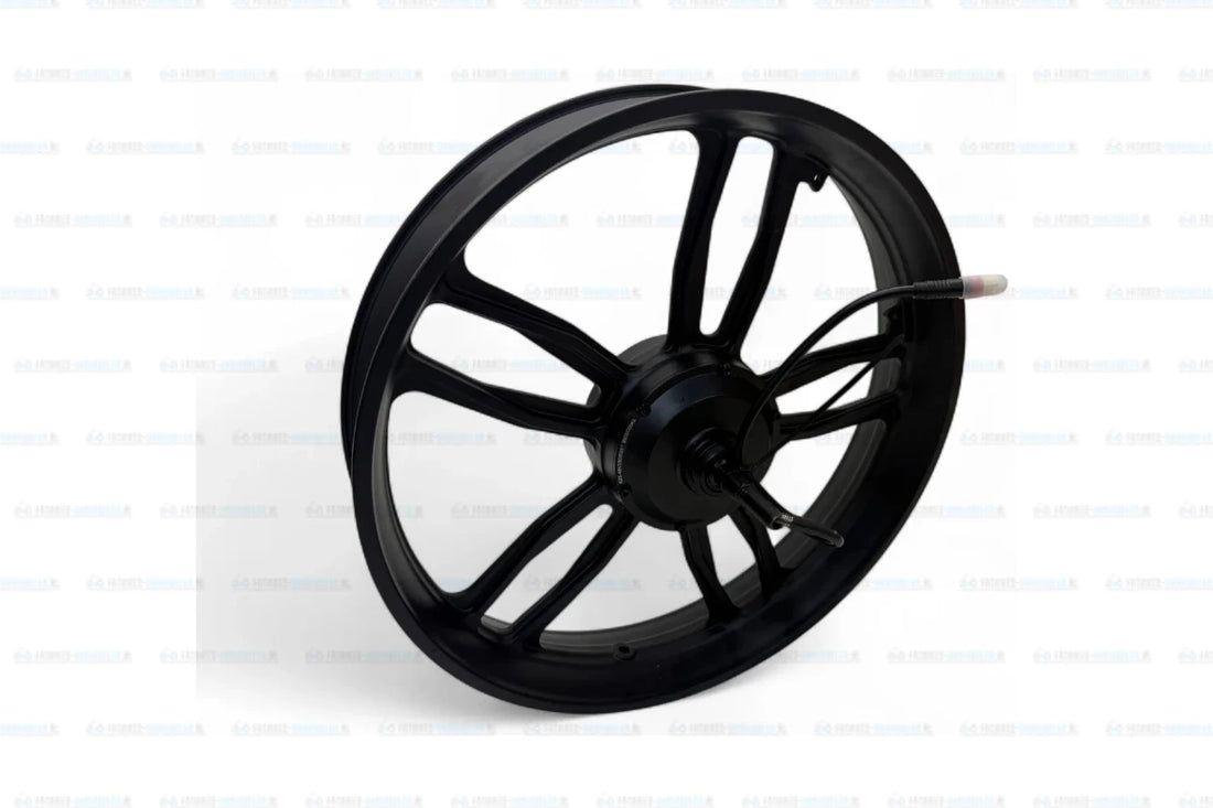 Fatbike achterwiel met motor – rode kabel